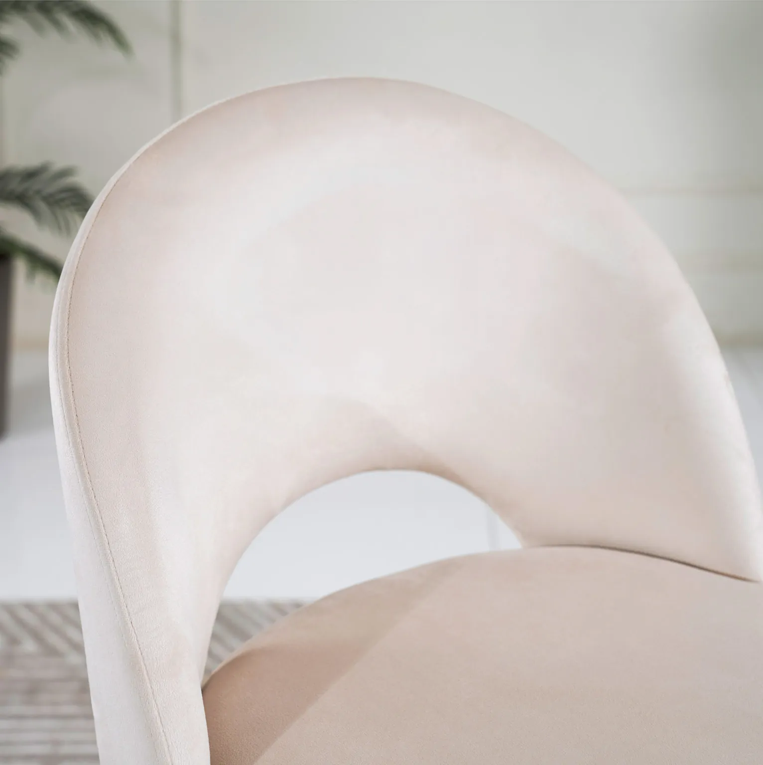 Holsted Bar Stool -Beige & Black thumbnail 4
