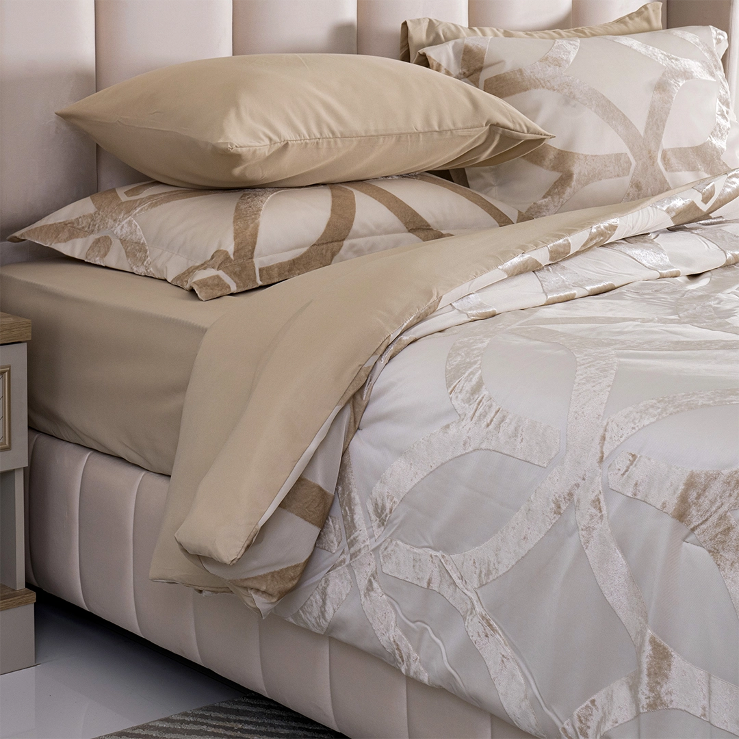 Sovera 6 Pcs Jacquard Comforter Set – Gold